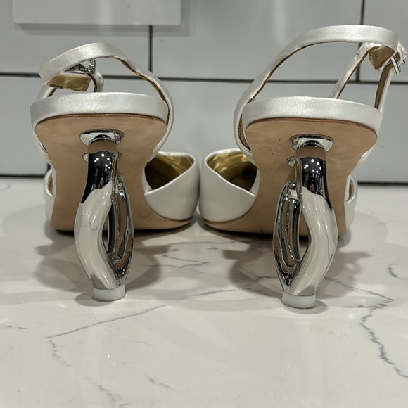 Badgley Mischka Lucie Heart Heels Size 9.5 Soft White - Picture 4 of 7